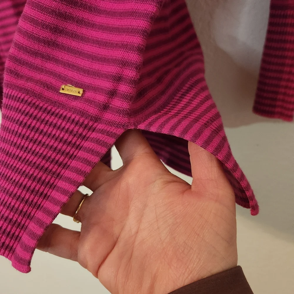 Tommy Hilfiger Pink and Purple Striped V-Neck Sweater, Size L‎